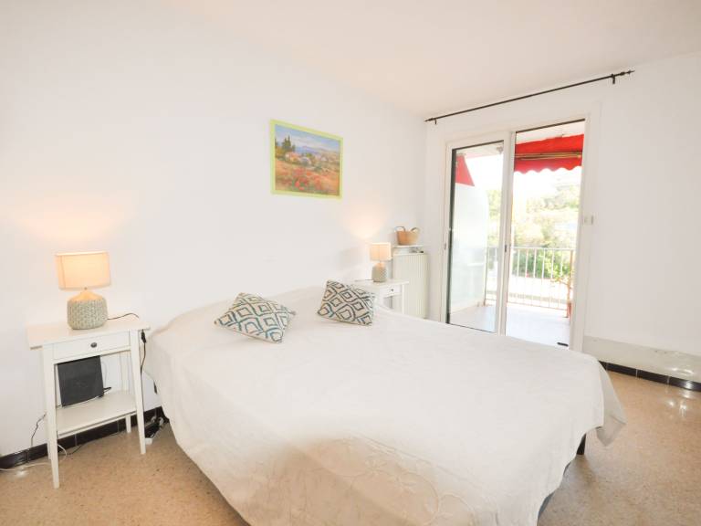 Apartment with BBQ & terrace — photo 2