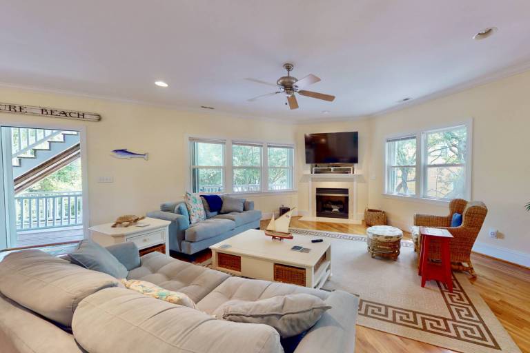Family-oriented lovely vacation home with pool & grill | City view | Next to the beach | Pet-friendly — photo 3