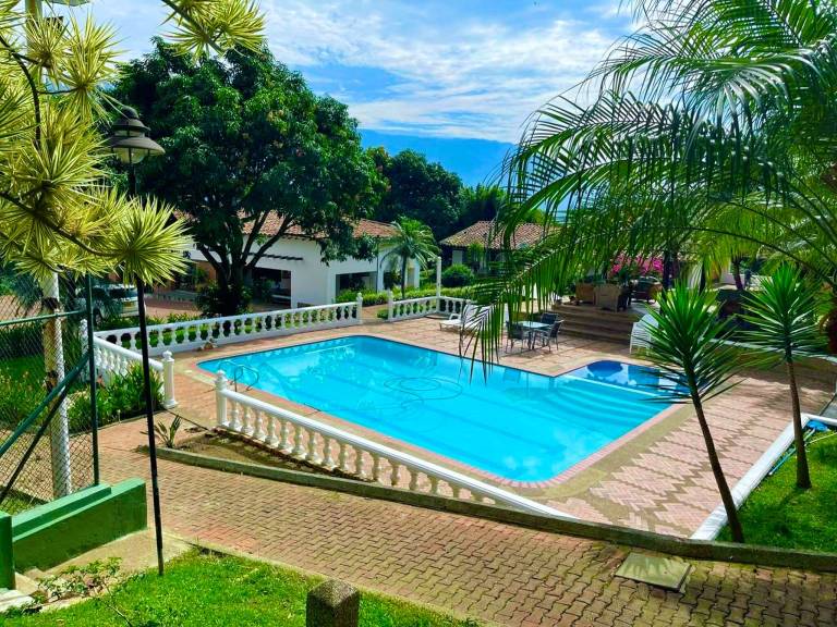 Villa with private pool & grill — photo 2