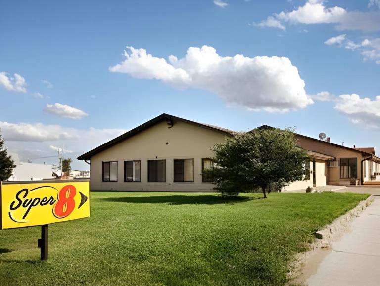 Super 8 By Wyndham Valentine Ne in Valentine, NE