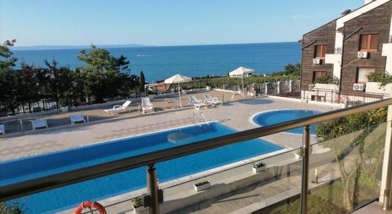 Apartment with pool — photo 2
