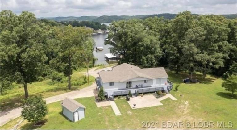 Lazy O Resort 7 bedroom 3 bathroom house in Green Bay, MO
