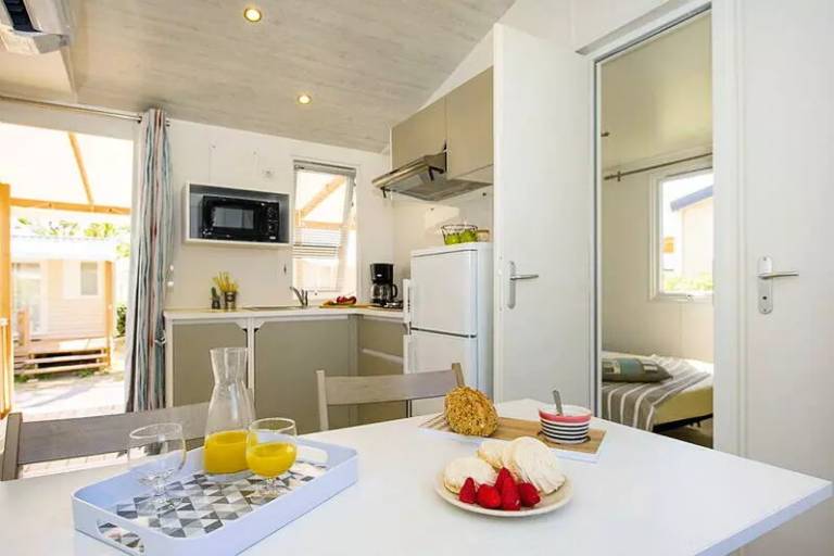 Campsite Millau Plage - Mobile home Comfort 2 bdr. 4 pers. Covered Decking — photo 3