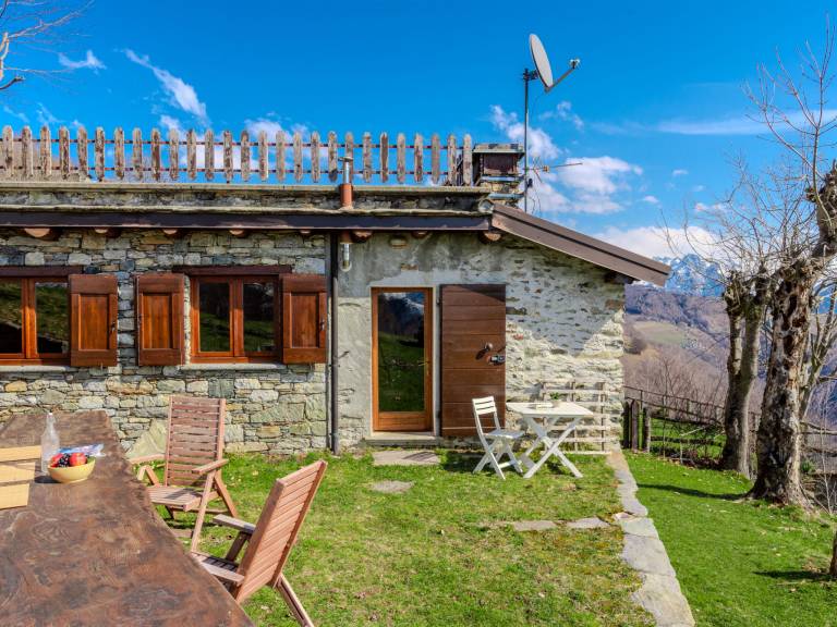 Vacation home with garden & terrace | Lake view — photo 5