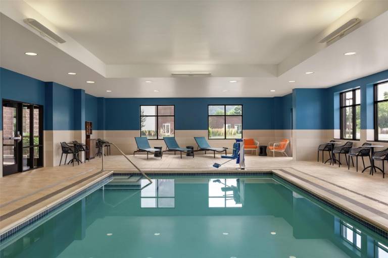 Hampton Inn & Suites Pittsburgh/Harmarville — photo 4