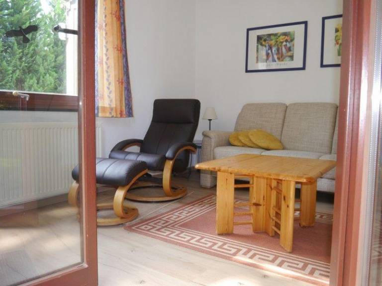Rental apartment with terrace & yard — photo 3