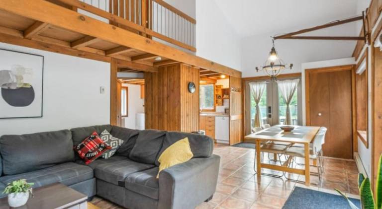 Lovely house with patio, barbeque & yard | Pet-friendly — photo 2