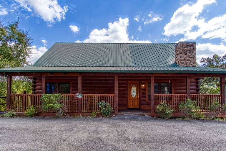 Family-oriented cabin with private pool | Dogs allowed — photo 2