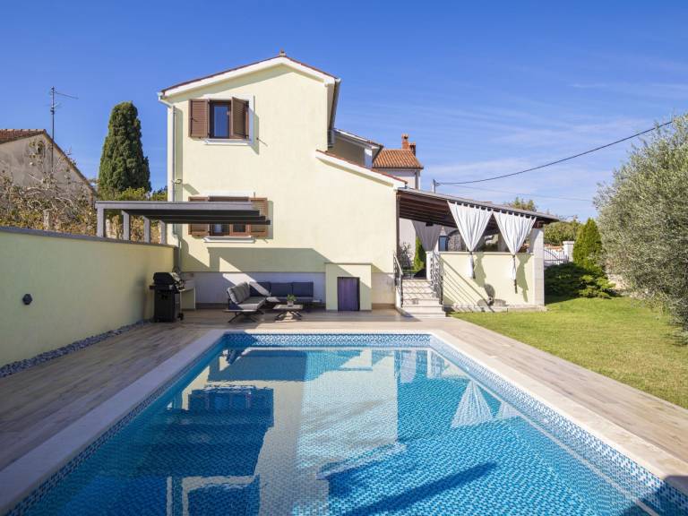 House with terrace, private pool & yard | Nature view — photo 2