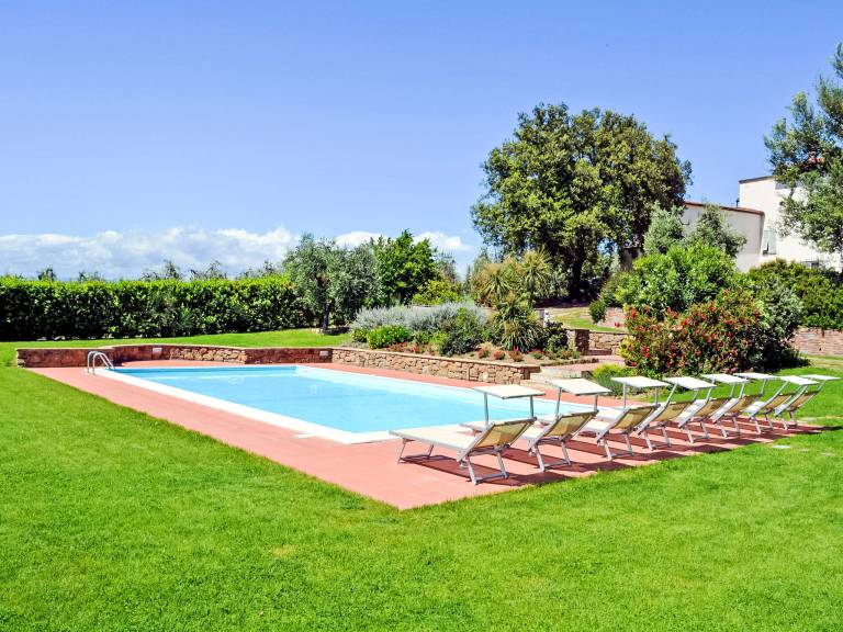 Fully equipped pleasant vacation home with garden, private pool & grill | Pet-friendly — photo 2