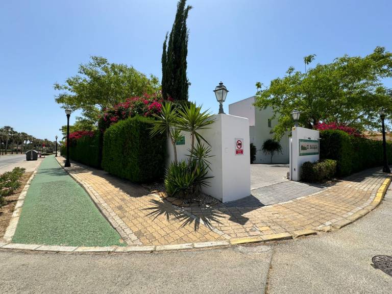 Villa with barbecue, patio & yard — photo 3