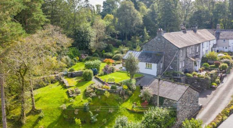 Cottage No1 Four Bed Lakeland Retreat and Hot Tub — photo 5