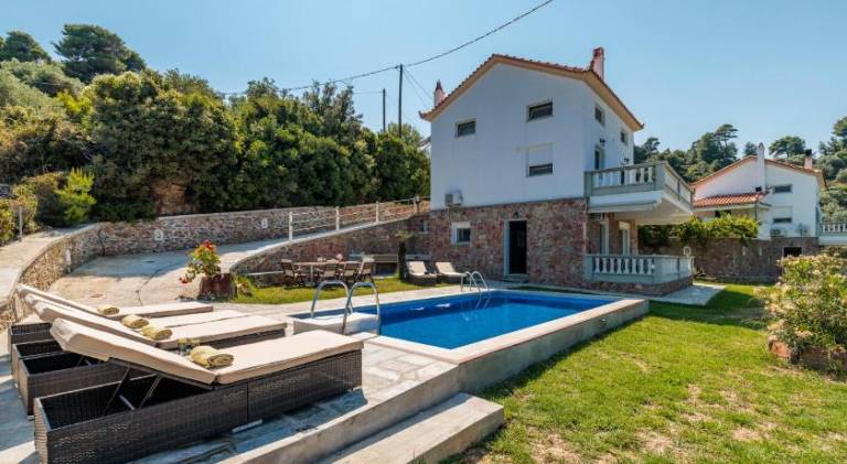 Holiday apartment with pool, patio & garden — photo 5