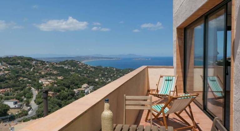 Apartment with pool & patio in Begur
