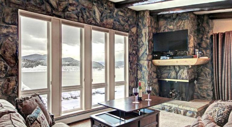 Rental apartment with hot tub & pool | Perfect for remote work in Silverthorne, CO