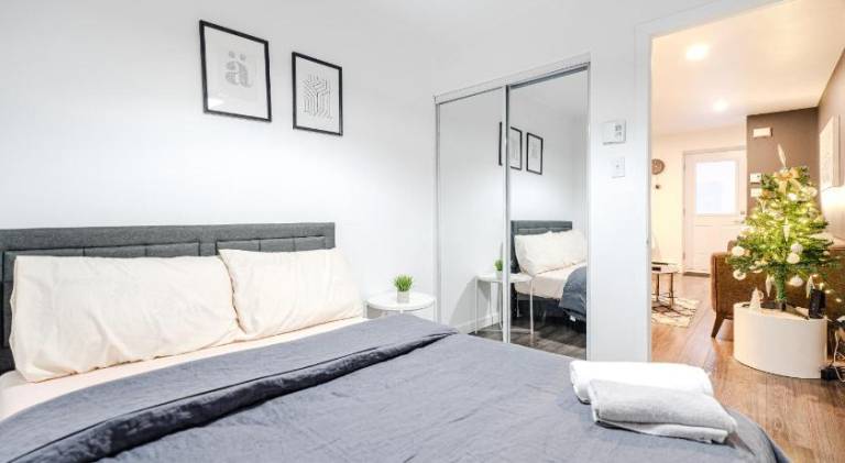 Cozy 2-Bedroom in Griffintown — photo 2