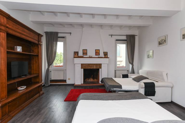 Gorgeous Trastevere Loft On The River — photo 2