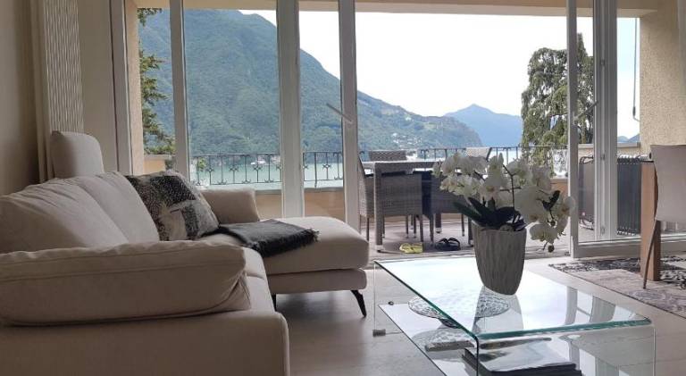 Rental apartment with patio in Paradiso