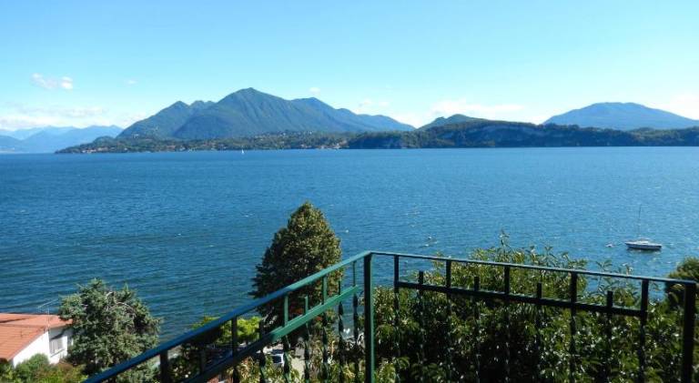 House with garden & patio in Stresa