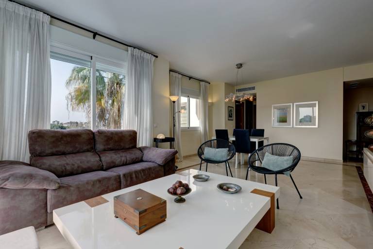 Fully equipped charming apartment with yard, fast internet & patio | Mountain view | Next to the beach | Perfect for remote work | Pets allowed — photo 4