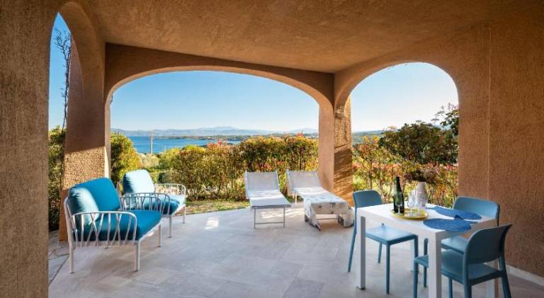 Holiday apartment with patio & pool | Next to the beach | Pets are welcome — photo 4