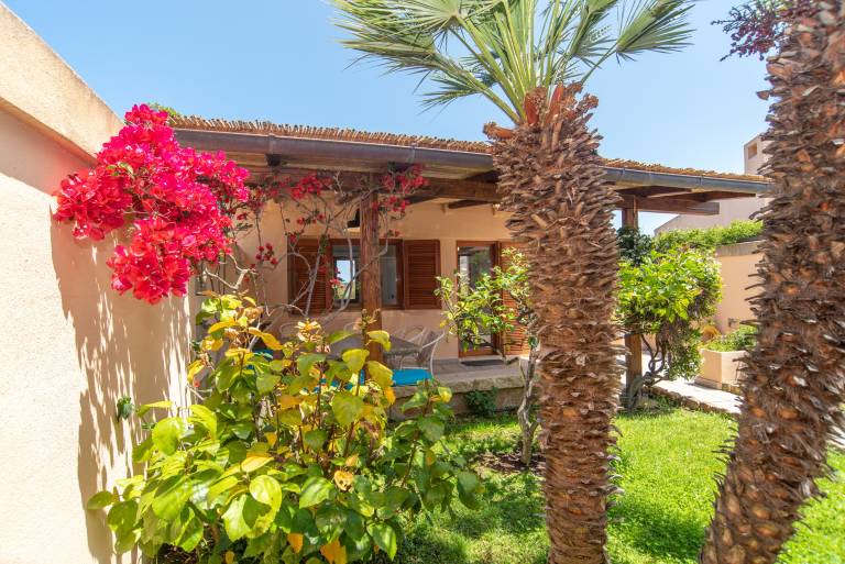 Fully equipped vacation home with garden | Sea view | Next to the beach | Dogs allowed — photo 4