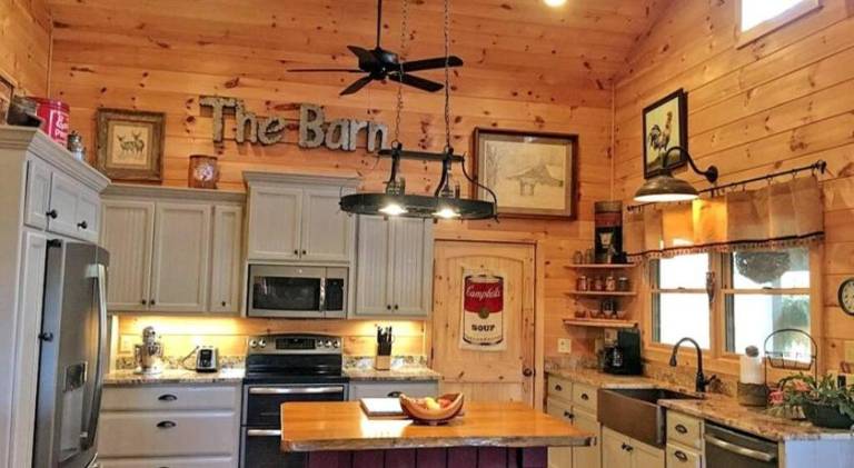House with hot tub | Pet-friendly — photo 3