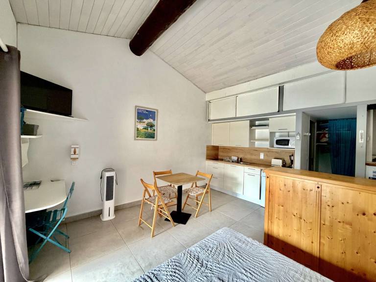 Cozy Villa with Terrace, 200m from Santa-Giulia Beach, A/C, Private Parking — photo 5