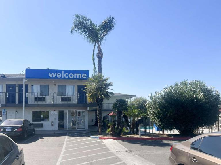 Motel 6 Tulare, CA in Tula