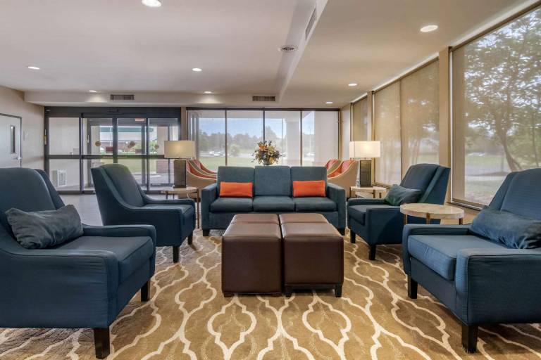 Comfort Suites Speedway Kansas City