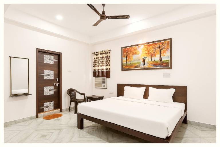 Goroomgo Shiv Ganga Guest House varanasi in Tola