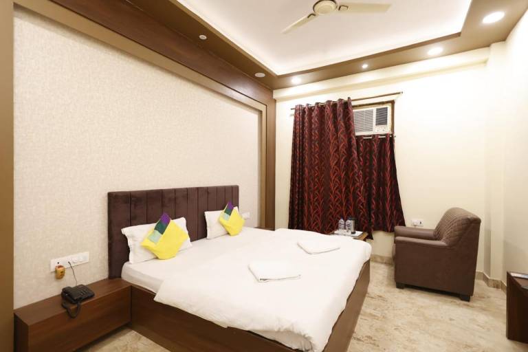 Hotel Kameshut Garden Bar and Restaurant in Varanasi
