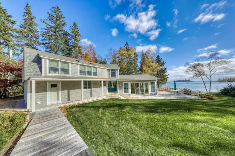 House  Tenants Harbor