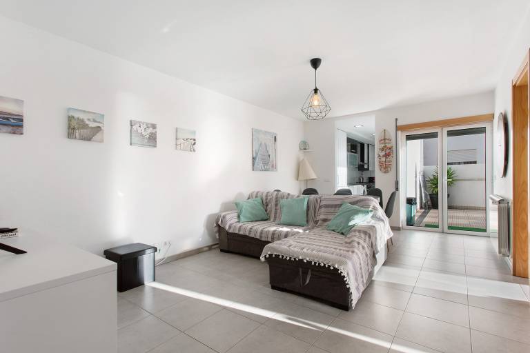 Fully equipped wonderful rental apartment with BBQ, fast internet & patio | Mountain view | Close to the beach | Suitable for remote work | Pets allowed — photo 4
