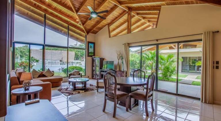 150 m&sup2; Villa