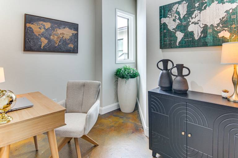 Modern Dtwn Condo w/ Balcony in Hendersonville — photo 5