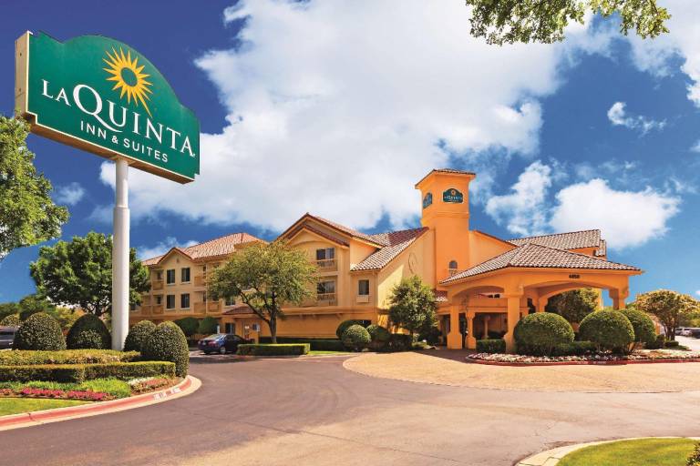 La Quinta Inn & Suites by Wyndham Dallas DFW Airport North in Irving, TX