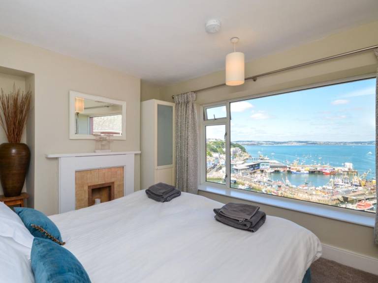 Fully equipped beautiful cottage with yard | Water view | Pets are welcome in Paignton
