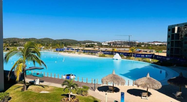 Holiday apartment with pool in Mazatlán