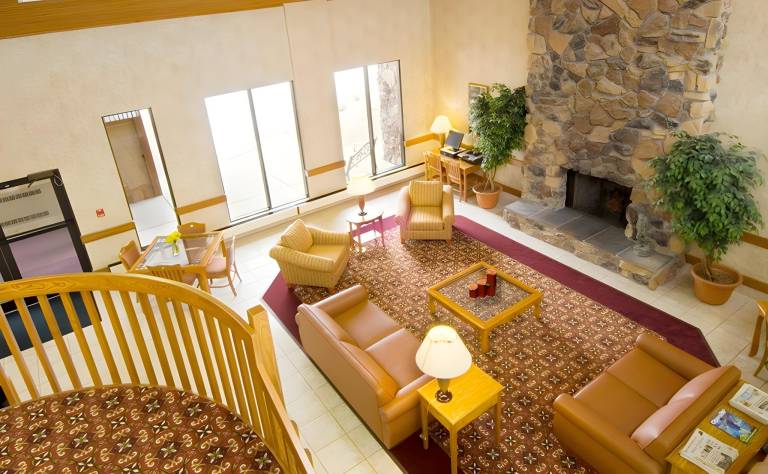 The Carlton Lodge — photo 3