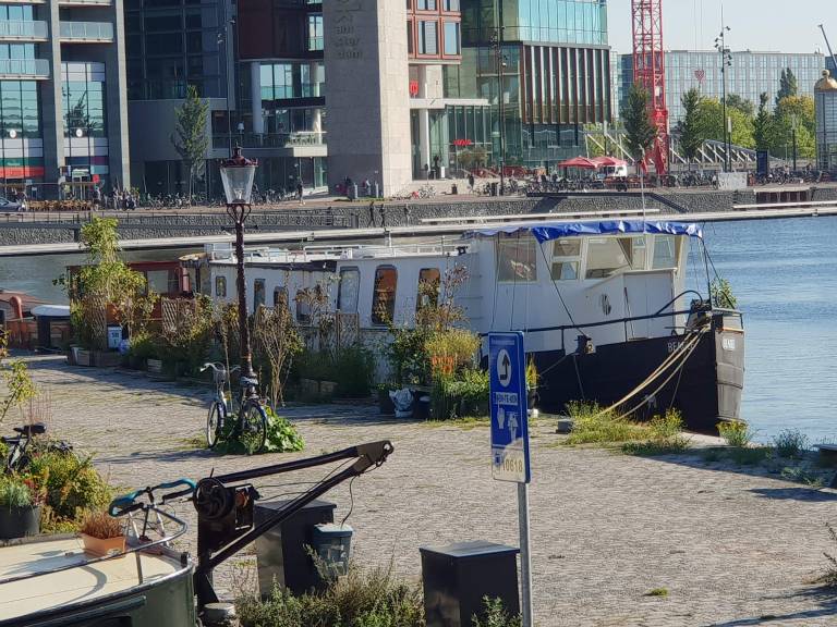 Beagle Houseboat — photo 5