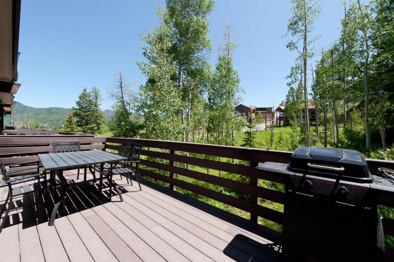 Condo with hot tub, BBQ & heated pool | Mountain view — photo 4