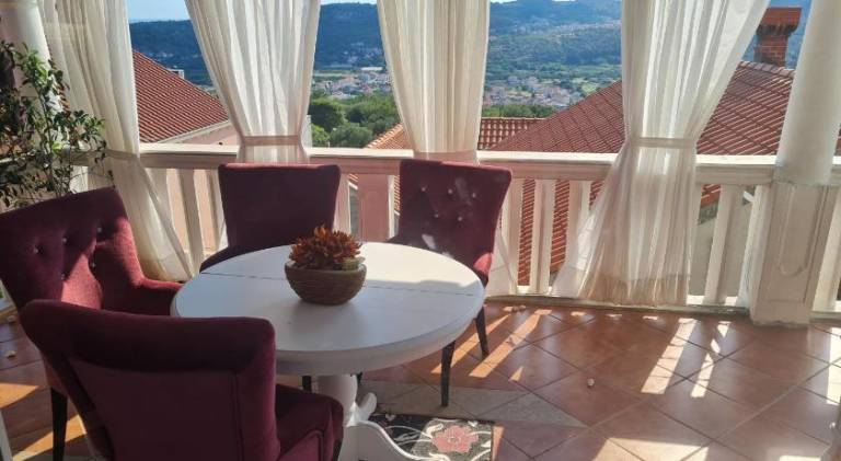 Lovely villa with jacuzzi & pool | Pets are welcome — photo 3