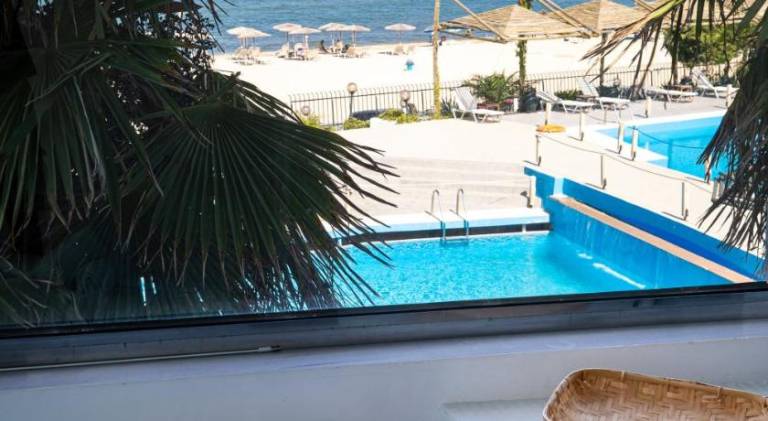 Kamari Beach Hotel — photo 4
