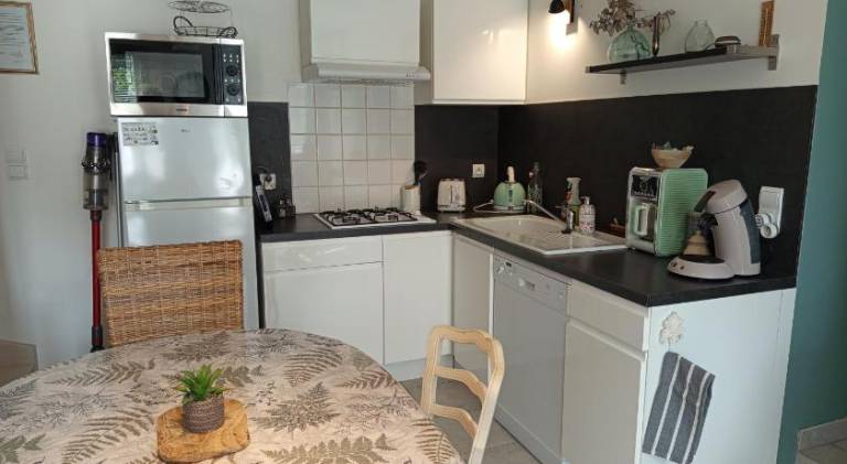 Vacation home with barbeque, garden & patio | Pets allowed — photo 4
