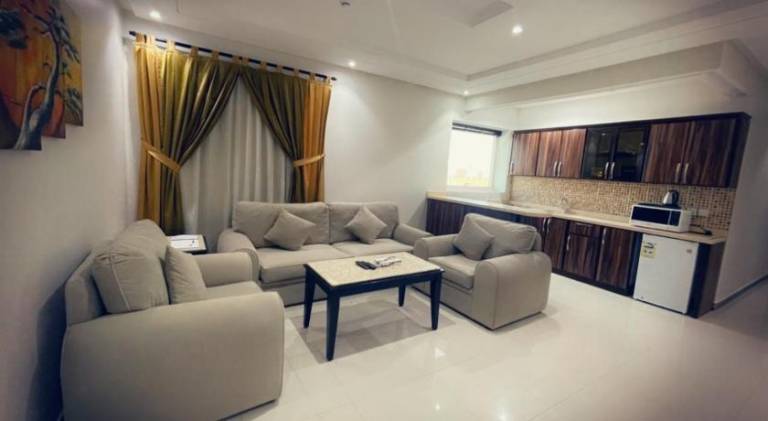 Apartment with patio — photo 5