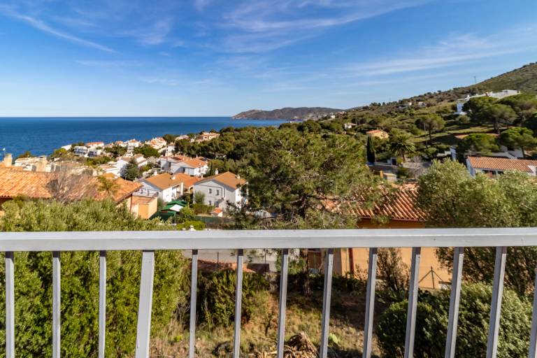 Holiday apartment with yard & terrace | Sea view — photo 3