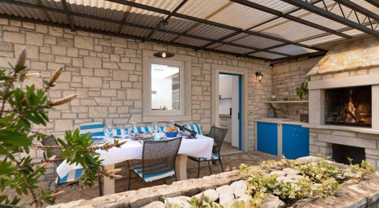 Villa with 1 room for 4 persons — photo 3