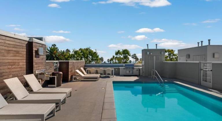 Carnelian Calm-Pool BBQ Rooftop Walk to the Beach — photo 3