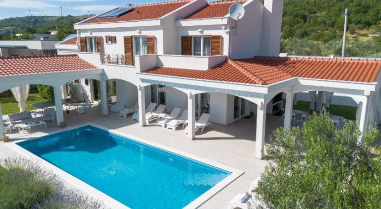Villa Olivia - Peaceful Family Paradise Near Beach in Brela
